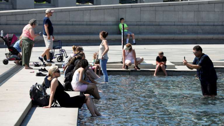 Υποχωρεί ο καύσωνας στη Γαλλία, επιμένει στη Γερμανία