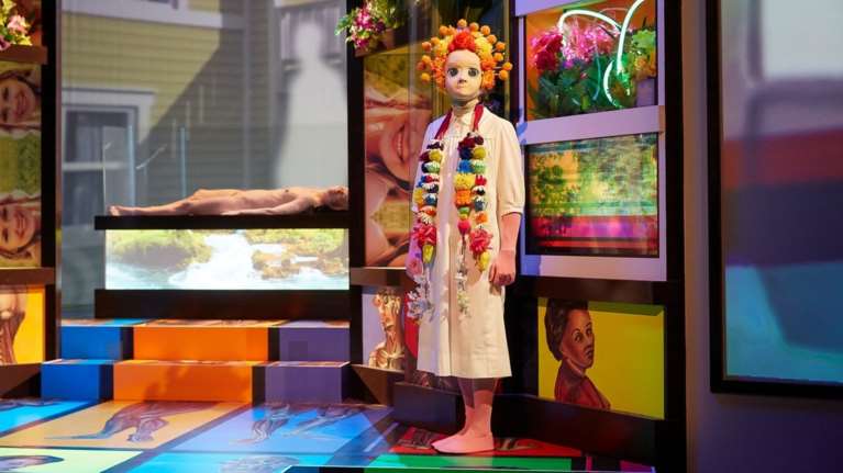 Susanne Kennedy:  Αυτόχειρες παρθένοι στην Πειραιώς 260