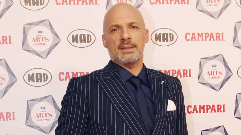 Ποιο κανάλι θέλει να &quot;κλέψει&quot; τον Μουτσινά από το OPEN;