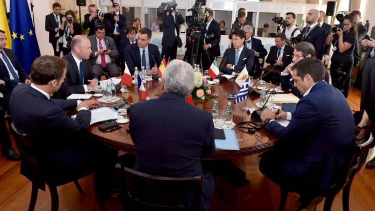 Ο Σάντσεθ θα εκπροσωπήσει τον Αλ. Τσίπρα στο Ευρωπαϊκό Συμβούλιο