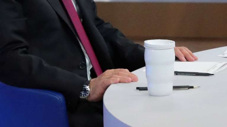 Το Κρεμλίνο απαντά για την κούπα του Πούτιν στη G-20