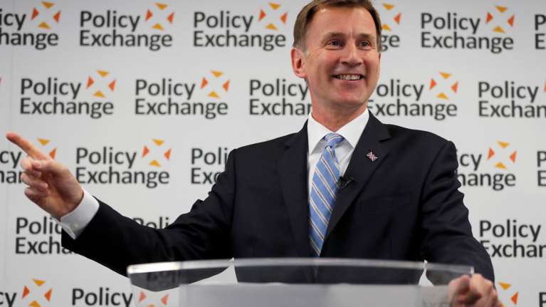 Τζέρεμι Χαντ: Η Μέρκελ σκέφτεται για νέα Συμφωνία Αποχώρησης