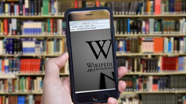 Ο ιδρυτής της Wikipedia καλεί σε απεργία στα social media