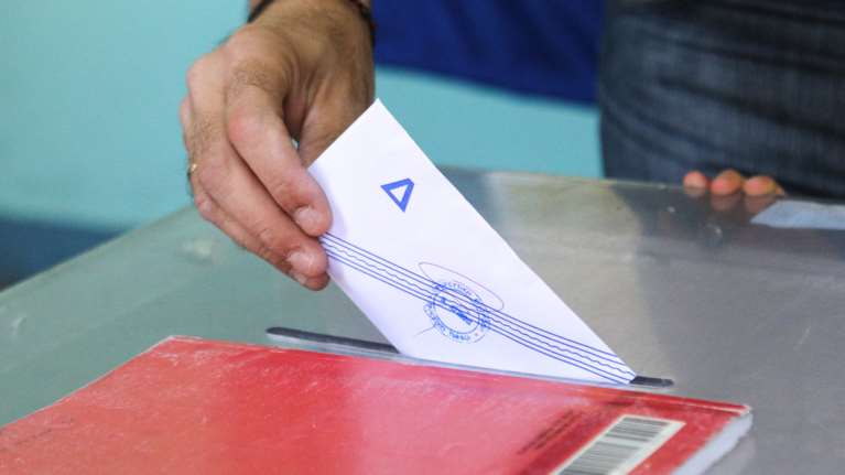 MRB: Οριακή η διαφορά ΣΥΡΙΖΑ - ΝΔ στα Χανιά