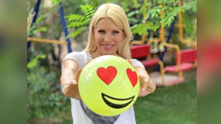 Η Ελένη τολμά: δείχνει τους κοιλιακούς της χωρίς ρετούς, μετά από 4 παιδιά