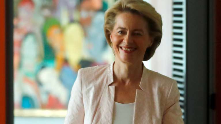 Στις Βρυξέλλες η Ούρσουλα φον ντερ Λάιεν - Θα συναντηθεί με Γιούνκερ-Τουσκ