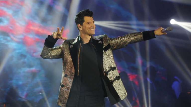 Σάκης Ρουβάς: Η κόρη του ανεβαίνει ξαφνικά στη σκηνή &amp; εκείνος «καταρρέει»