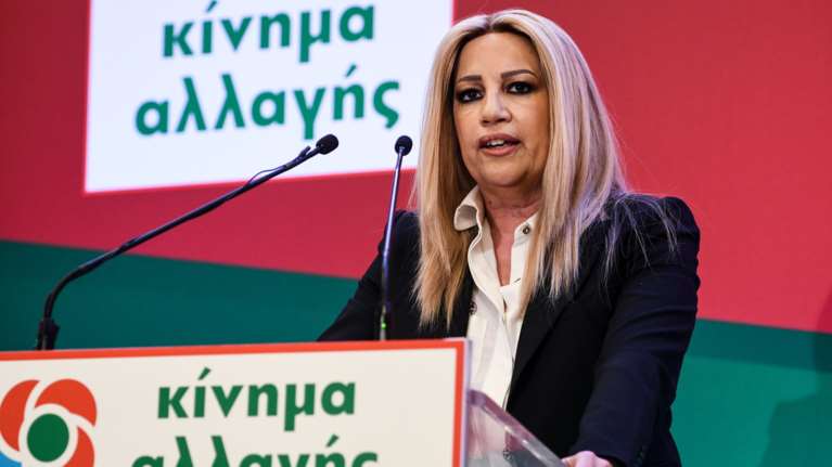 Φώφη για Τσίπρα: Συνεχίζει να εξαπατά και στην επέτειο του δημοψηφίσματος