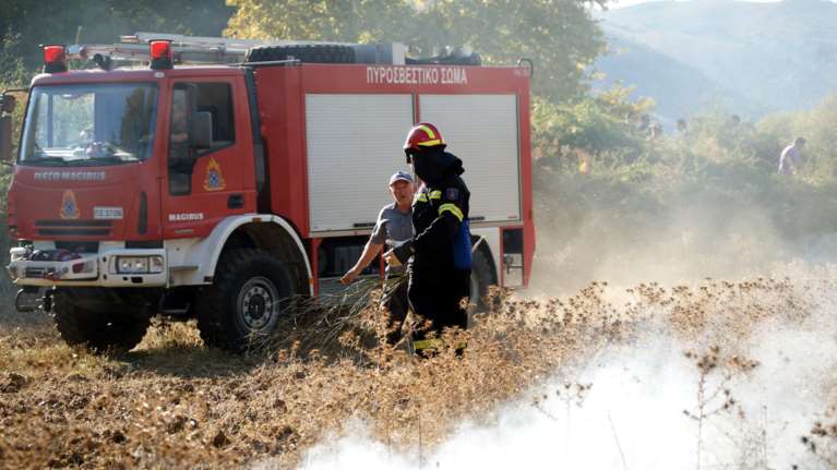 Φωτιά στο Τυμπάκι Ηρακλείου, κοντά σε θερμοκήπια
