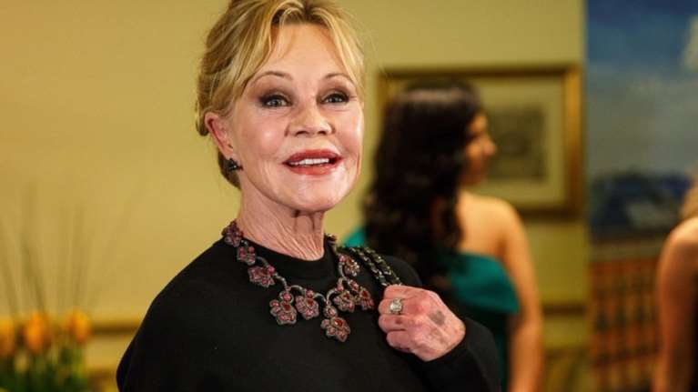 Η Μέλανι Γκρίφιθ έχει κορμί 35αρας στα 61 της- Πώς γυμνάζεται (βίντεο)