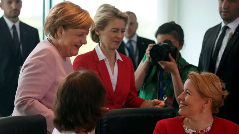 Τριβές στον κυβερνητικό συνασπισμό λόγω φον ντερ Λάιεν