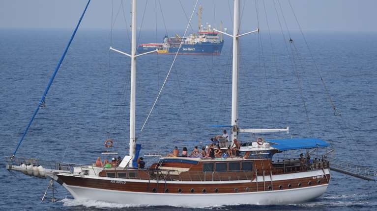 Πλοίο ανθρωπιστικής οργάνωσης αψηφά τον Σαλβίνι