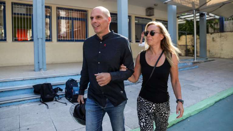 Βαρουφάκης: Συγχαρητήρια σε όσους σηκώνονται από τον καναπέ