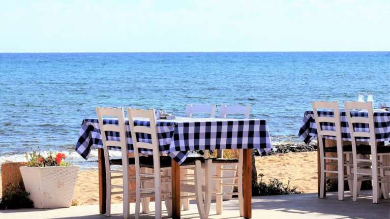 ΑΑΔΕ: Λουκέτα από 48 ώρες έως και 10 ημέρες, σε καταστήματα-επιχειρήσεις