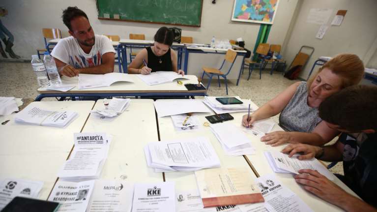 Ενσωμάτωση 45%: Προβάδισμα ΝΔ με 8,3%, θρίλερ με τη Χρυσή Αυγή