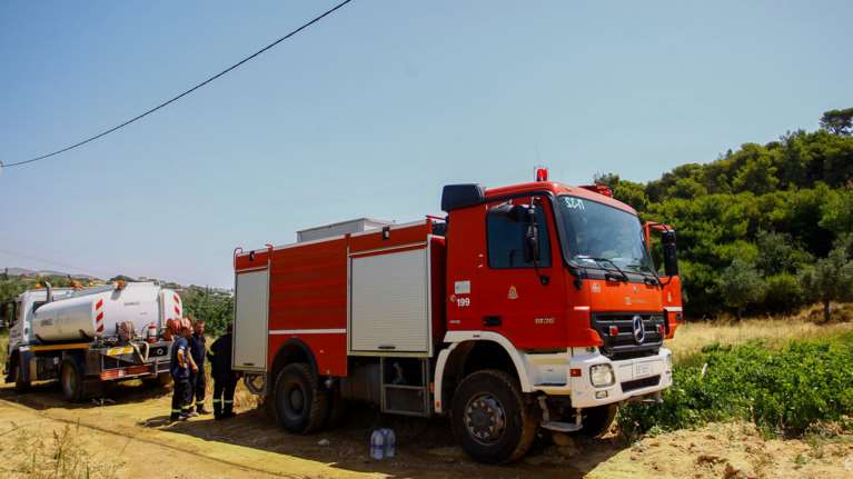 Υπό έλεγχο η φωτιά στη Μακρακώμη