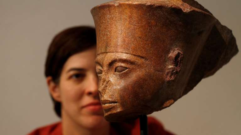 Το Κάιρο ζητά παρέμβαση Λονδίνου για την πώληση κεφαλής του Τουταγχαμόν