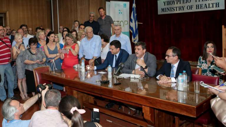 Χωρίς τον Πολάκη η παράδοση - παραλαβή στο υπουργείο Υγείας