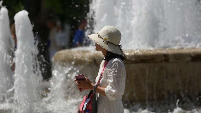 Ο καιρός των άκρων: Τετάρτη με 43 βαθμούς και… χαλάζι