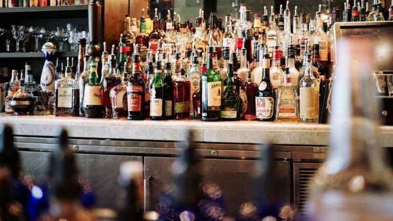 Θεσσαλονίκη: Μπαρ πουλούσε ποτά αναμεμειγμένα με κάνναβη