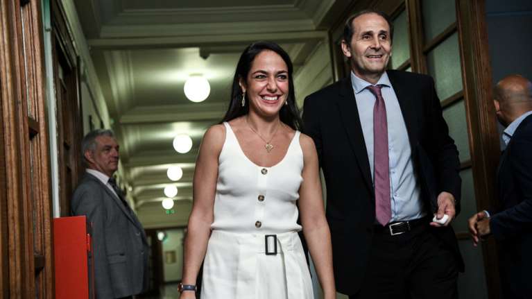 Από νωρίς στα γραφεία τους οι νέοι υπουργοί- τι δήλωσαν