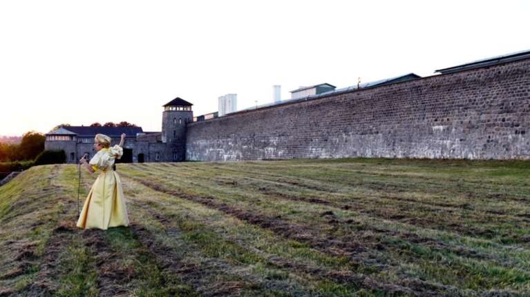 Θρίαμβος για τις Ευμενίδες στο στρατόπεδο  Μαουτχάουζεν