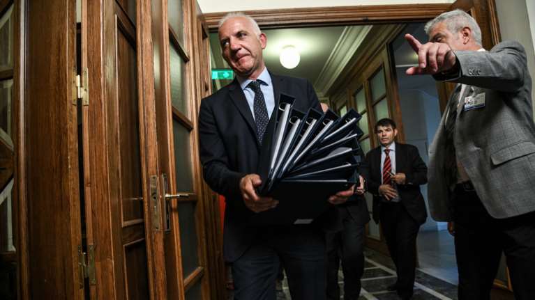 Οι μπλε φάκελοι, οι συσκέψεις και οι πρώτοι στόχοι ανά υπουργείο