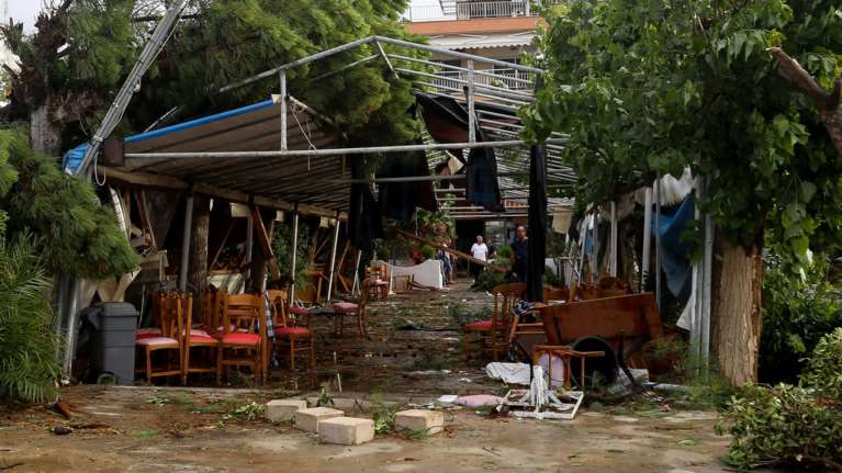 Μαρτυρίες σοκ: Πώς έχασαν τη ζωή τους ο 8χρονος και η 54χρονη [βίντεο]