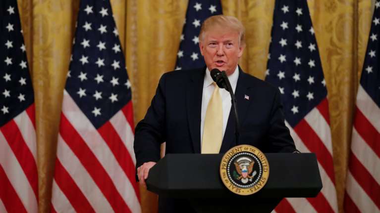 Τι αλλάζει στα σχέδια του Τραμπ για την ιθαγένεια