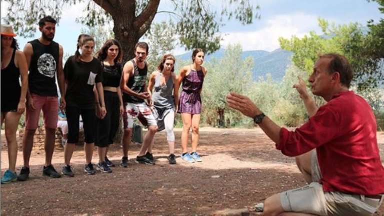 Ο Αρλεκίνος στα κύματα &amp; Μπλε στην παλιά Επίδαυρο