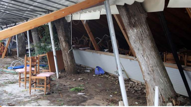 Νέα μαρτυρία: Πήρε ο αέρας το παιδί &amp; το πέταξε στην τζαμαρία