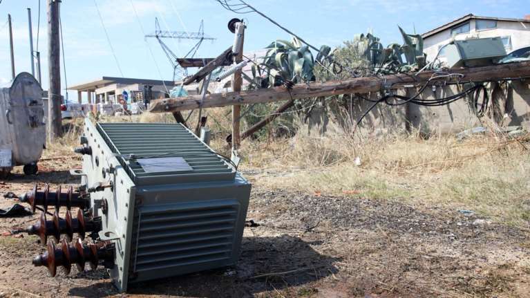 Αποκαθίσταται σταδιακά η ηλεκτροδότηση στη Χαλκιδική
