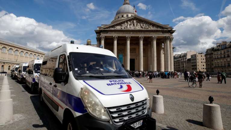 Παρίσι: Παράτυποι μετανάστες κάνουν κατάληψη στο Πάνθεον