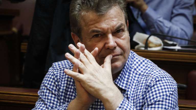 Πετρόπουλος για τις κατσαρίδες: Τη μία φωλιά εγώ την έβαλα