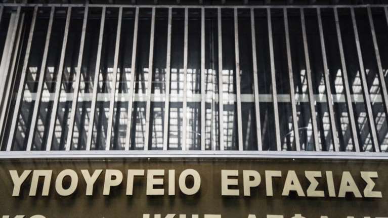 Έκτακτη σύσκεψη στο υπουργείο Εργασίας για τις συντάξεις χηρείας