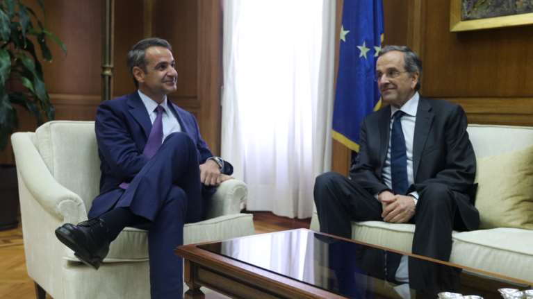 Σε εξέλιξη συνάντηση του Κ. Μητσοτάκη με τον Αντ. Σαμαρά στην Βουλή