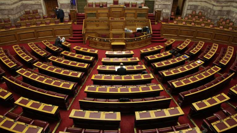 Οι νέοι, παλιοί και τα στοιχήματα των κομμάτων στη νέα Βουλή