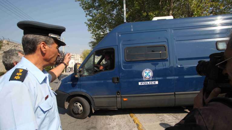 Στον ανακριτή ο δράστης που επιτέθηκε με τσεκούρι στη σύζυγό του