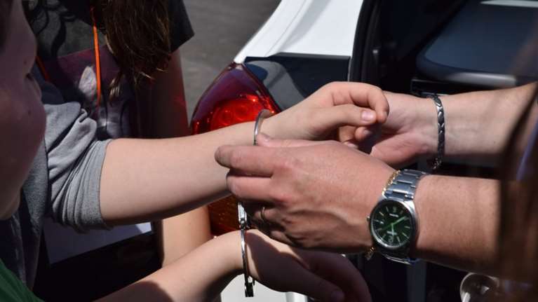 Ανήλικοι πίσω από ληστείες και κλοπές σε οδηγούς και πεζούς