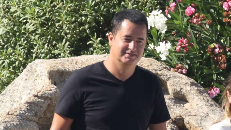 Ο Ατζούν μένει στην Ελλάδα:που έκλεισε, τελικά, συμφωνία για τα ριάλιτι