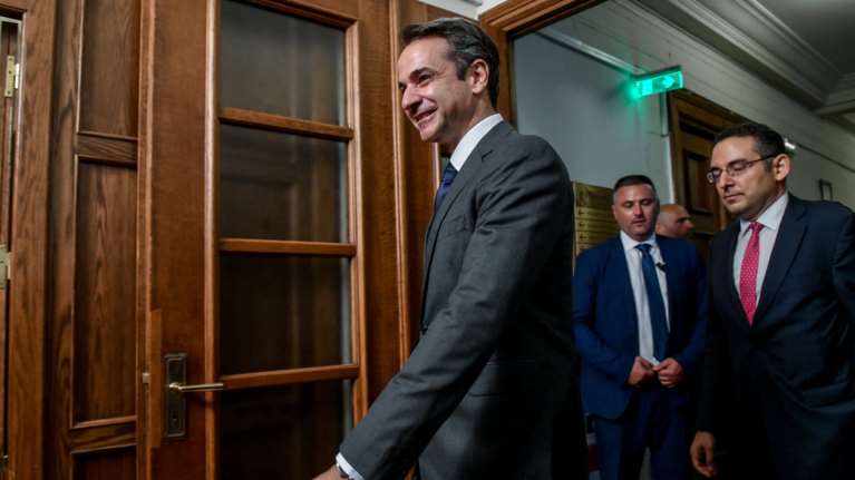 Σύσκεψη Μαξίμου: Προχωρούν άμεσα οι προσλήψεις σε υγεία και ασφάλεια