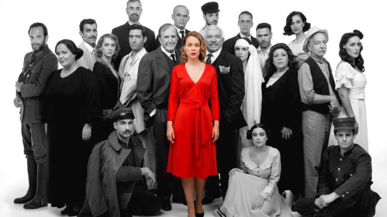 Η Λένα Παπαληγούρα γίνεται η Δασκάλα με τα Χρυσά Μάτια