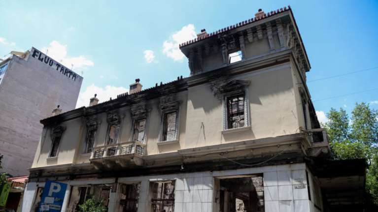 Ζημιές σε 15 κτίρια της Αθήνας από τον σεισμό των 5,1 Ρίχτερ