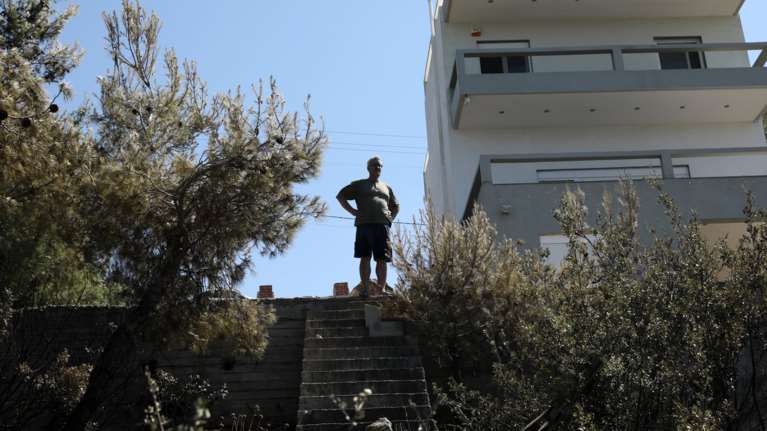 Πυρκαγιές σε εξέλιξη στην Αγία Τριάδα Μεγάρων και στο Μαρκόπουλο