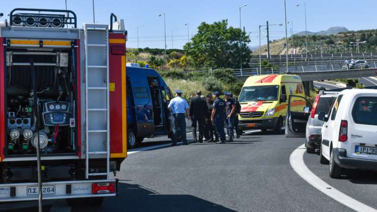 Ηράκλειο: Επιχείρηση για οικογένεια που εγκλωβίστηκε  μετά από τροχαίο