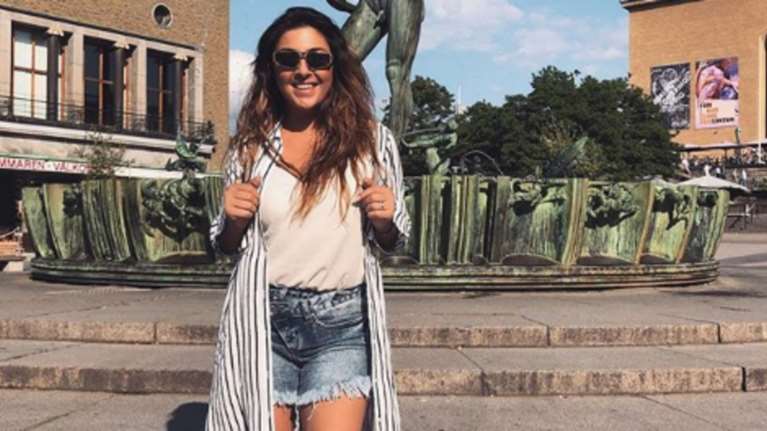 Η πρώτη φωτογραφία της Παπαρίζου με μαγιό αυτό το καλοκαίρι &amp; χωρίς ρετούς
