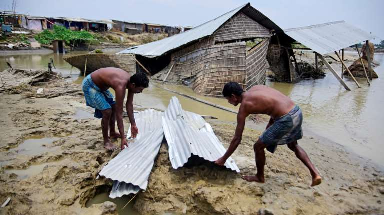 Νότια Ασία: Στους 650 οι νεκροί από τον μουσώνα