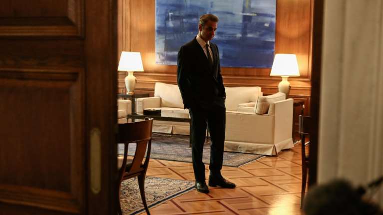 Αγώνας δρόμου 40 ημερών με τρία νομοσχέδια και τέσσερα ταξίδια