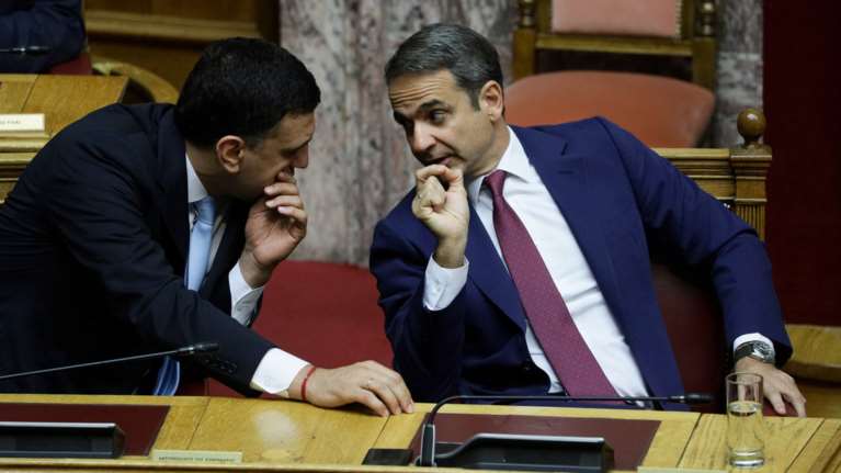 Σύσκεψη Μητσοτάκη - Κικίλια: Αυστηρή εφαρμογή του αντικαπνιστικού νόμου