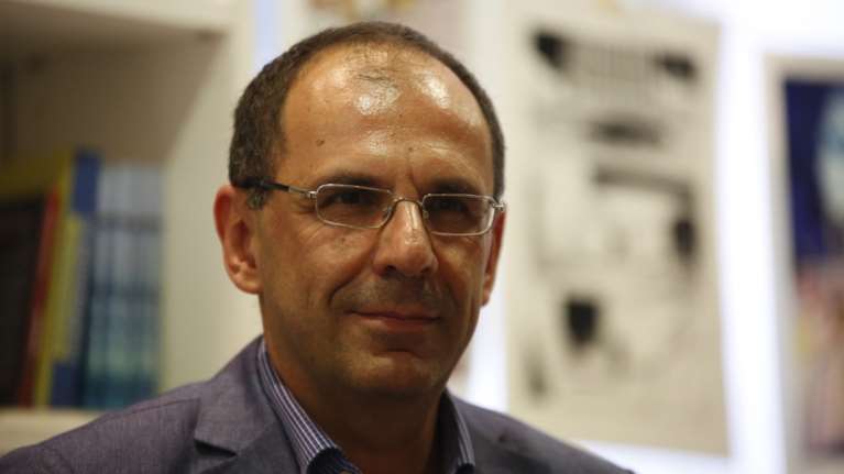 Γεραπετρίτης: Ως 30% το δημοσιονομικό όφελος από τη μείωση μετακλητών